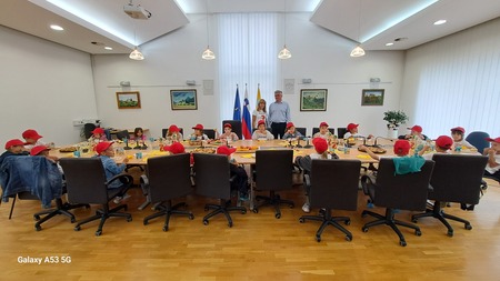 Mini maturanti obiskali Občino Dornava 